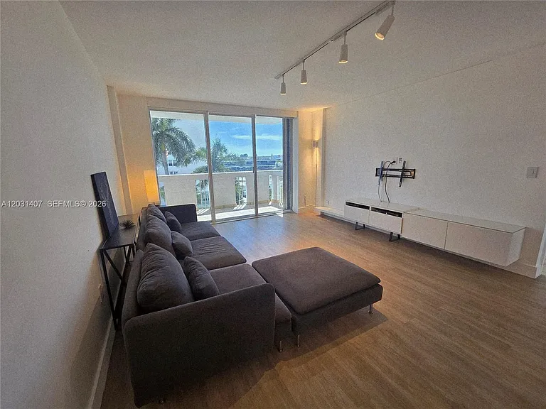 800 West Ave #618 — Photo 8