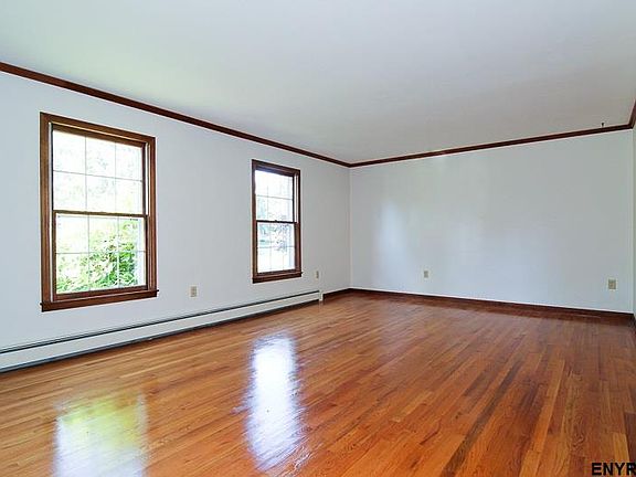 5th image of 21 Hawthorn Dr