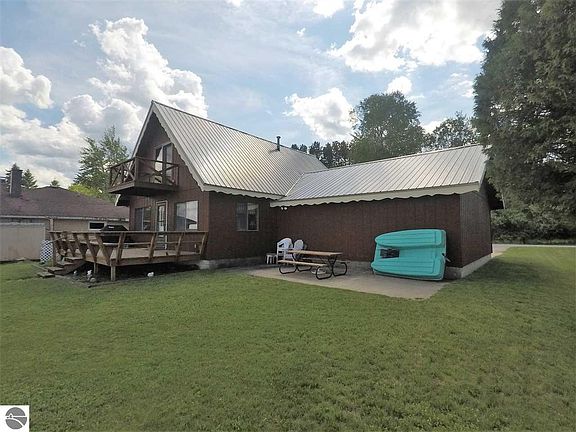 2nd image of 225 S Lake Dr
