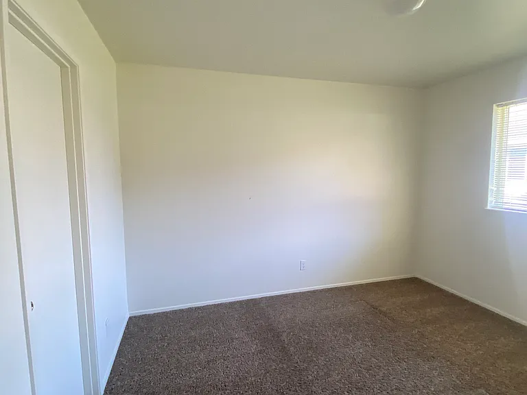 2124 NE Linnea Dr — Photo 24