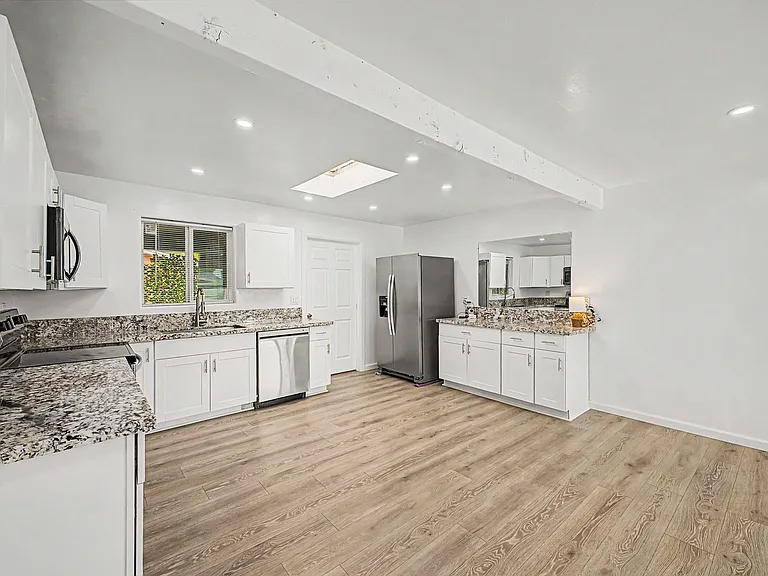 2309 N Columbus Blvd — Photo 12