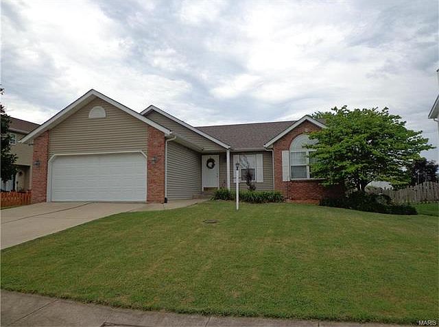 1st image of 33 Julie Dr