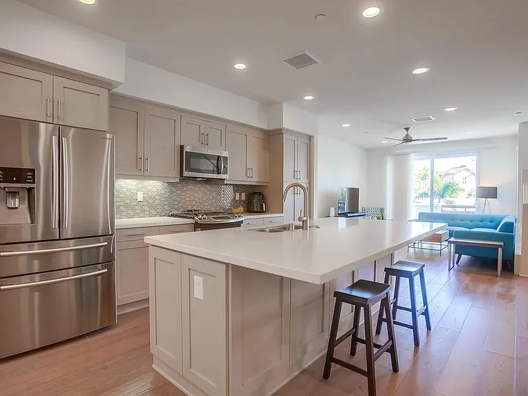 2541 State St — Photo 4