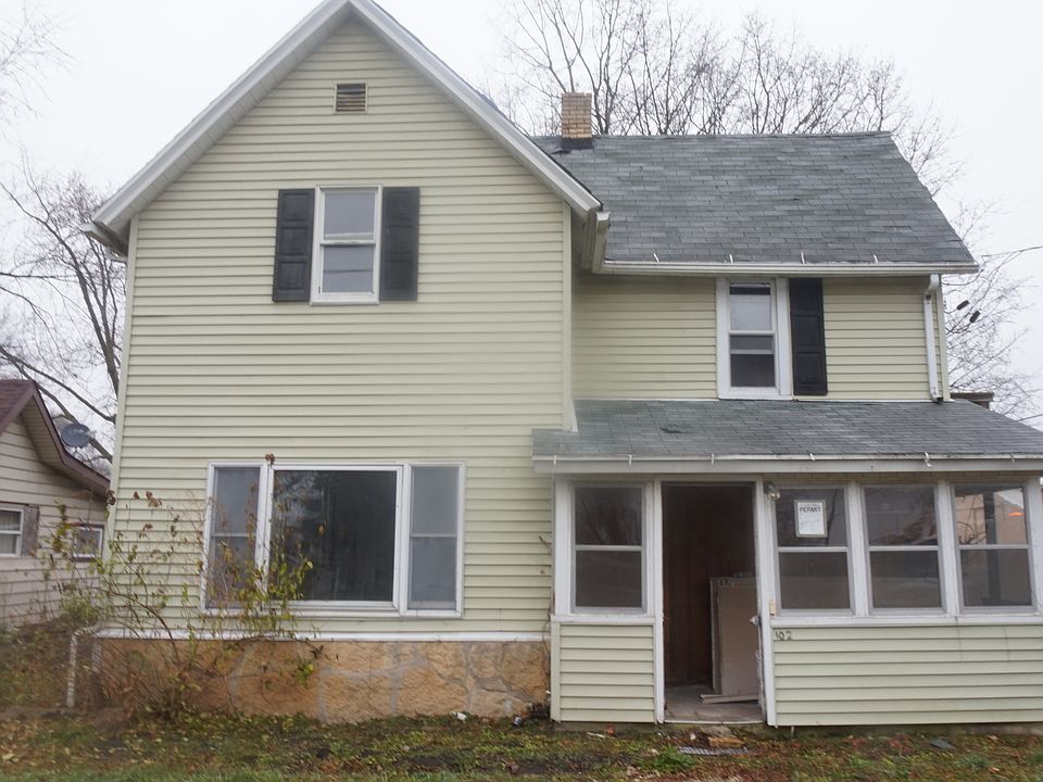 2nd image of 102 N Bridge St