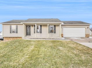 450 Greenview Dr, Caledonia, MI 49316