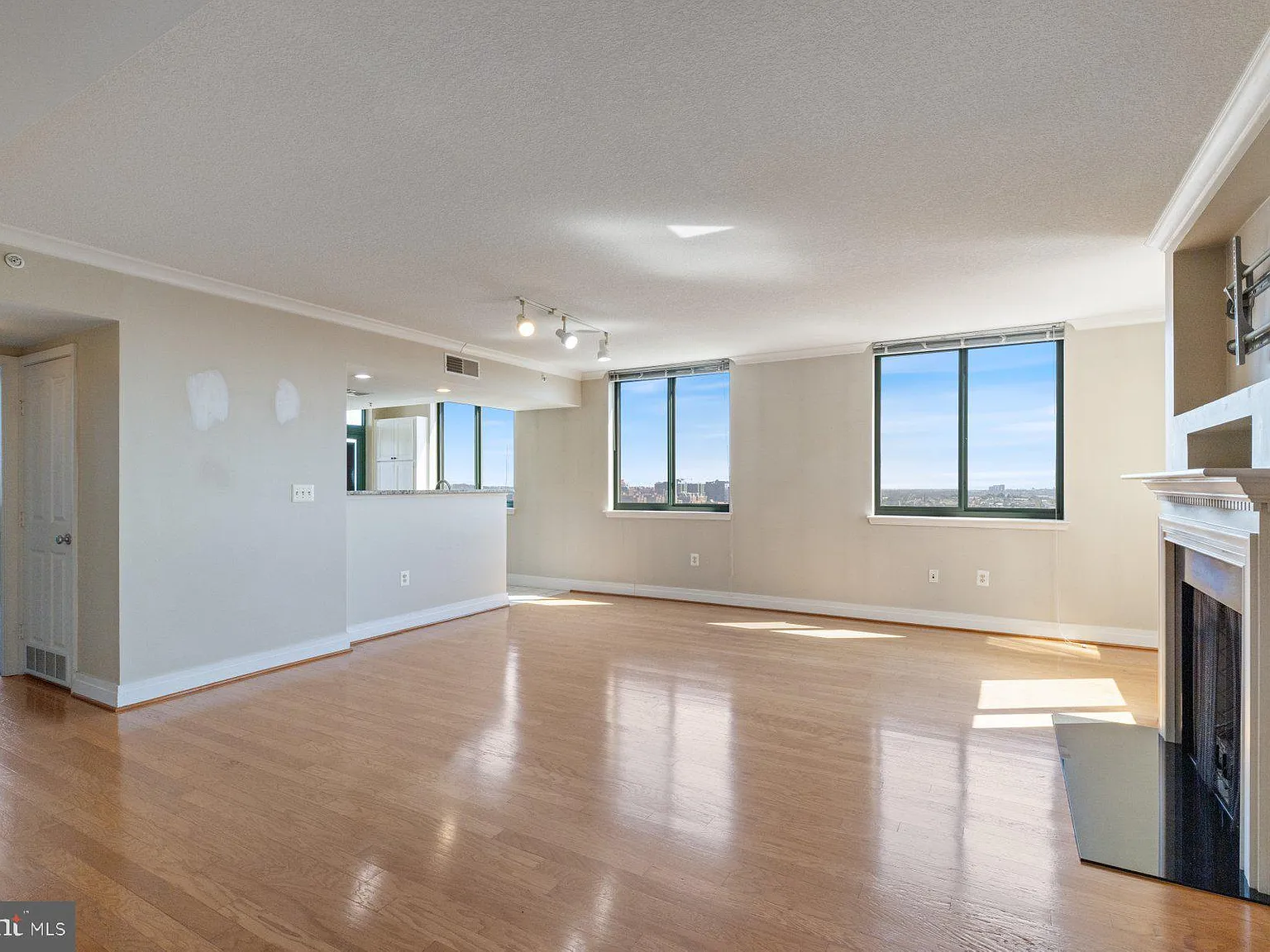 2 bed, 1089 sqft, $2,600 — Photo 3