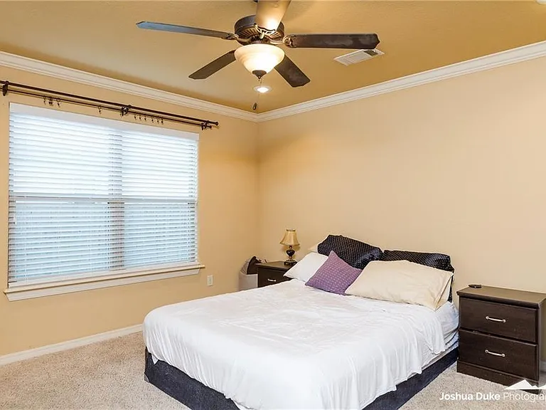 2657 N Valencia Ave — Photo 11