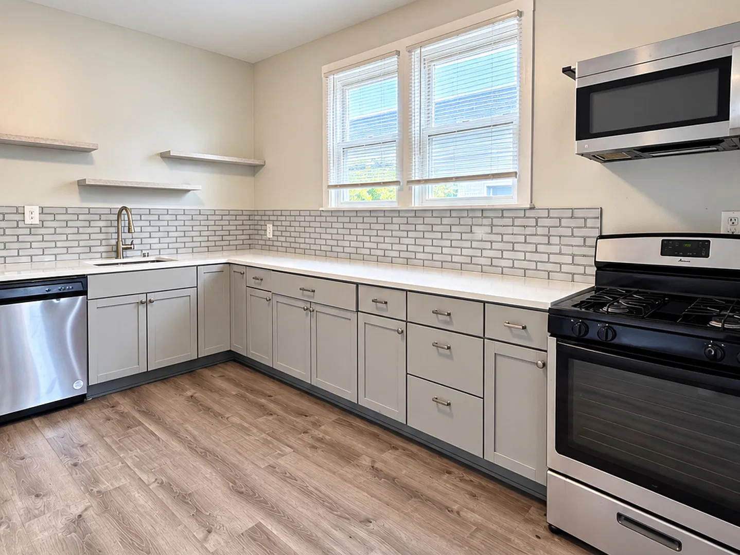 5 bed, 1200 sqft, $2,200 — Photo 3
