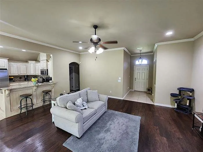 3 bed, 1712 sqft, $2,050 — Photo 3