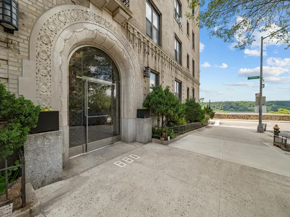 880 West 181st Street 6G image 2 of 20