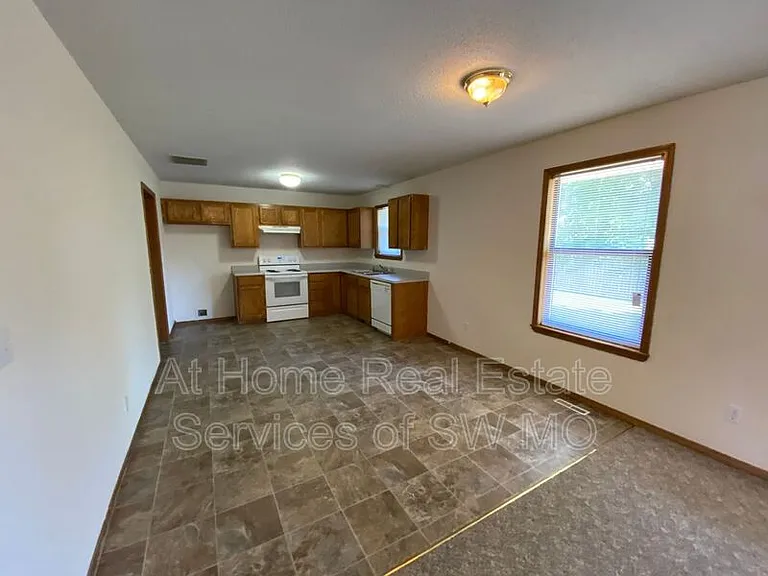 402 N Becky Cir — Photo 3