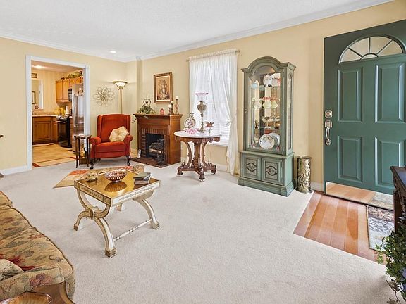 5th image of 111 Southgate Ct