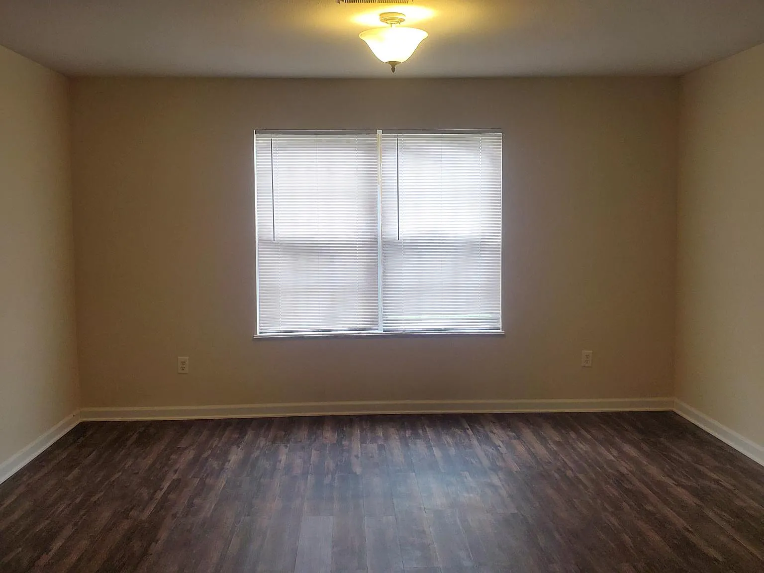 4 bed, 2.5 bath, 2656 sqft, $2,000 — Photo 3