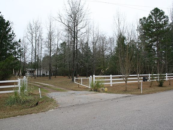 2nd image of 207 Dogwood Ln