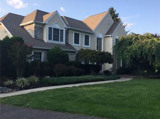 4 Brookside Ct, Plainsboro, NJ 08512