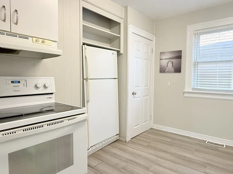 1658 Marentette Ave #1660 — Photo 1