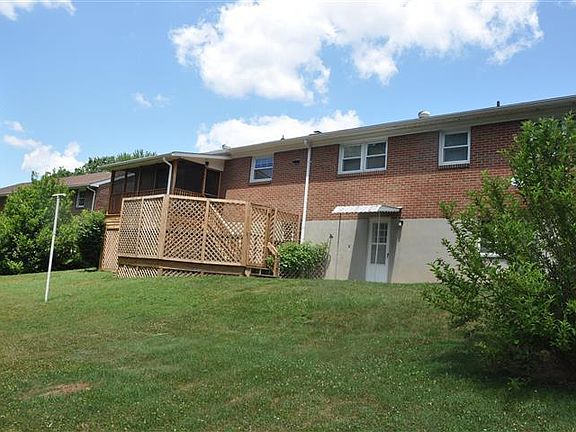 2nd image of 479 E Fairlawn Dr