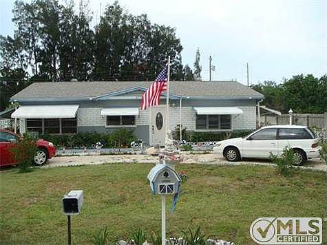 1st image of 8279 SE Camellia Dr