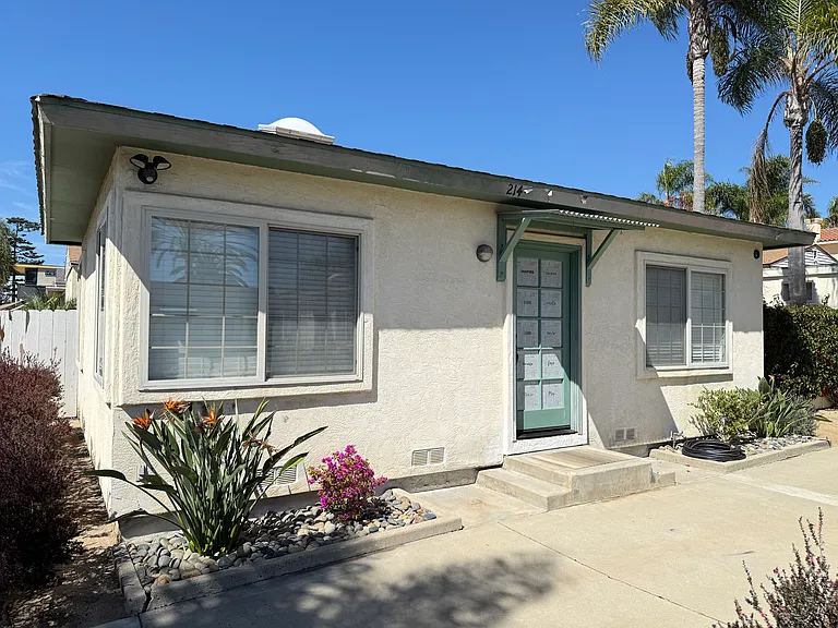 208-14 N Cedros Ave #1 — Photo 3