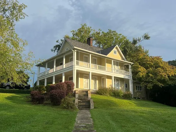 190 McKinney St, Blue Ridge, GA 30513