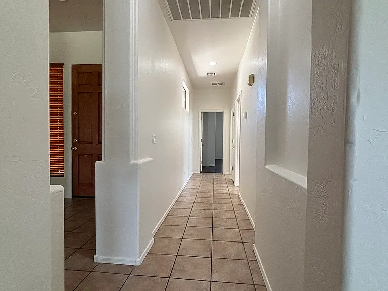 Hallway to the bedrooms