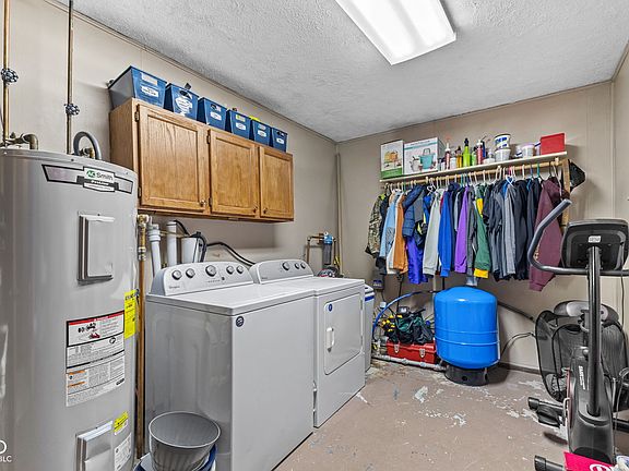 5th image of 1863 S Franklin Rd