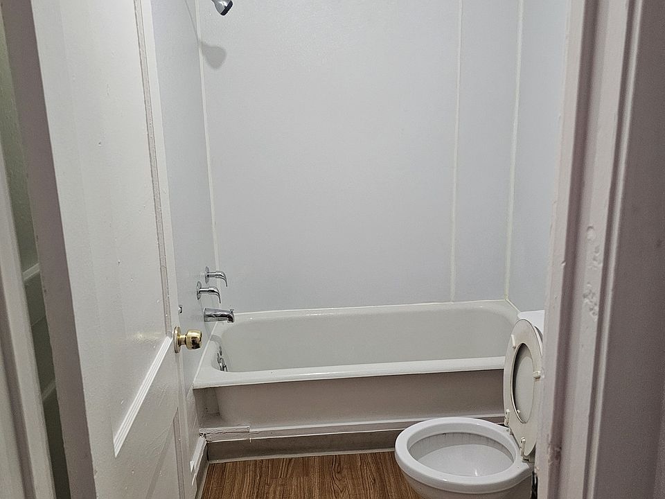 2nd image of 1107 9th St #39
