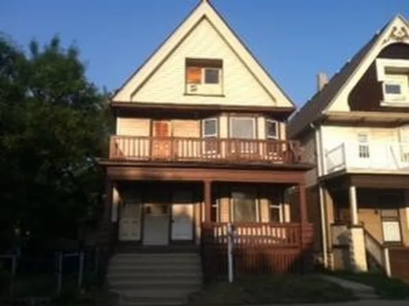 2760 N Holton St, Milwaukee, WI 53212