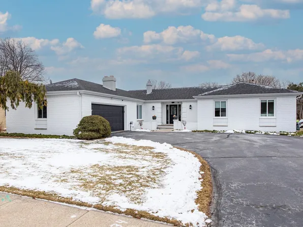 933 Starboard Ct, Oshkosh, WI 54901