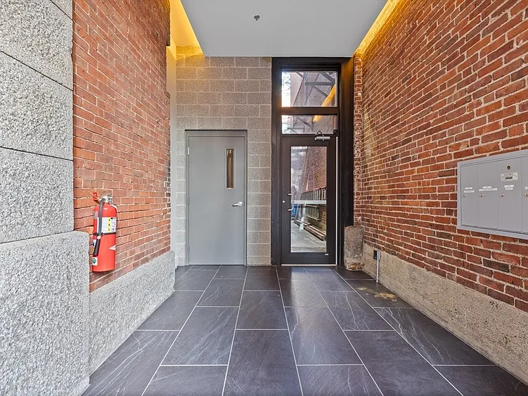 133 Salem St #PENTHOUSE — Photo 29