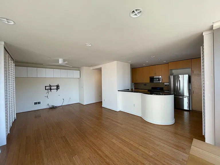 255 Berry St #601 — Photo 7