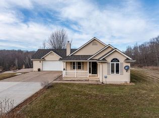 N2450 Oakdale Rd, Fall creek, WI 54742
