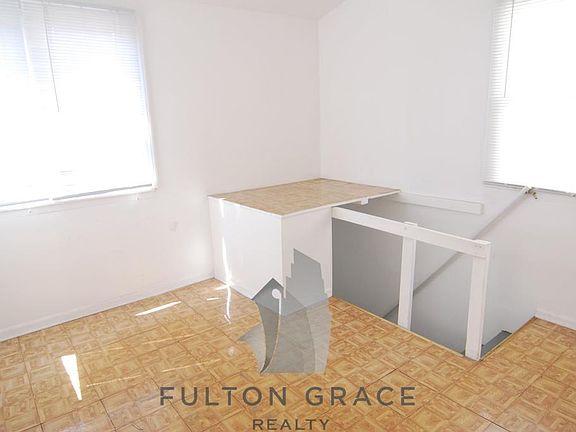 4th image of 1956 N Wilmot Ave #3