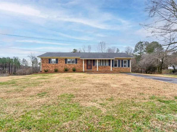 1142 E Stagecoach Trl, Lawndale, NC 28090