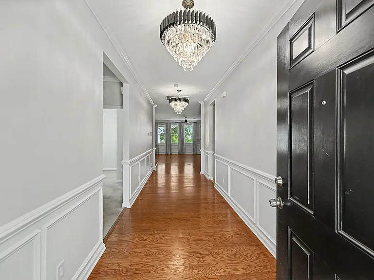 247 Clayburne Dr — Photo 2