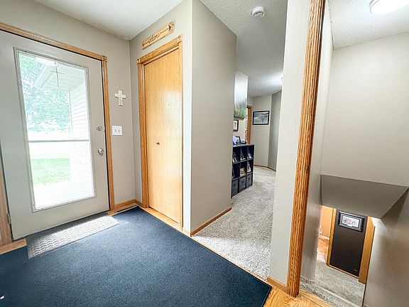 4th image of 26760 Riverside Dr
