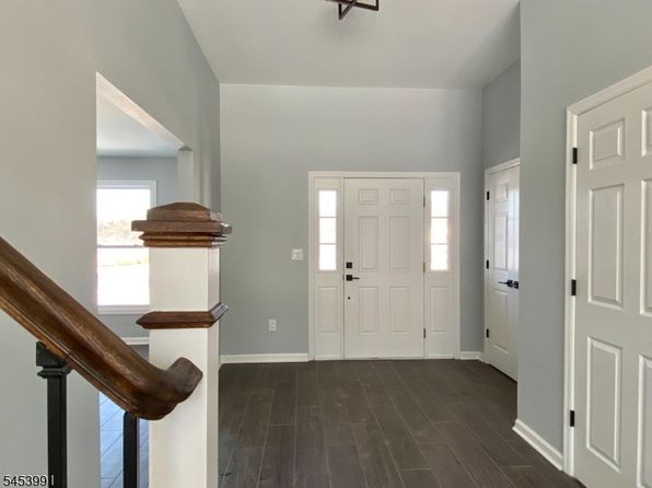 22 Woodcott Dr
