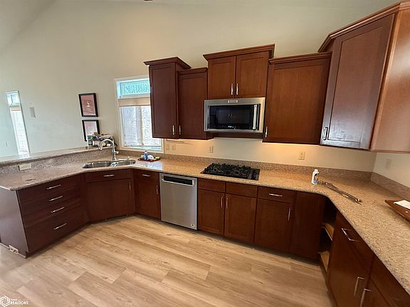 4th image of 106 Lakeview Meadows Ct