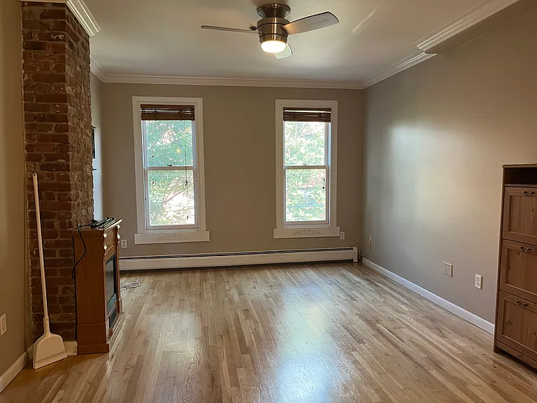 479 Monmouth St #3R — Photo 4