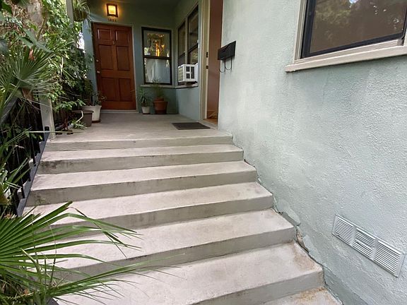 5th image of 1454 Waterloo St