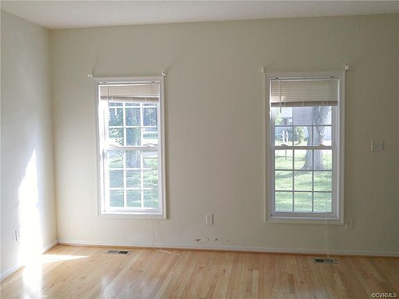 3rd image of 115 Meadowcrest Trl