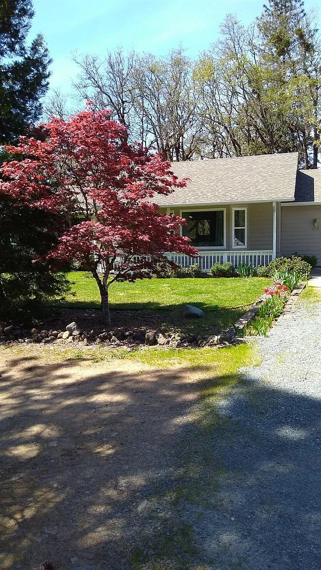 1684 Pleasant Valley Rd photo 1