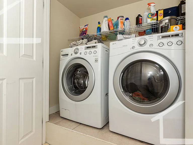 87 Surrey St #1 — Photo 8