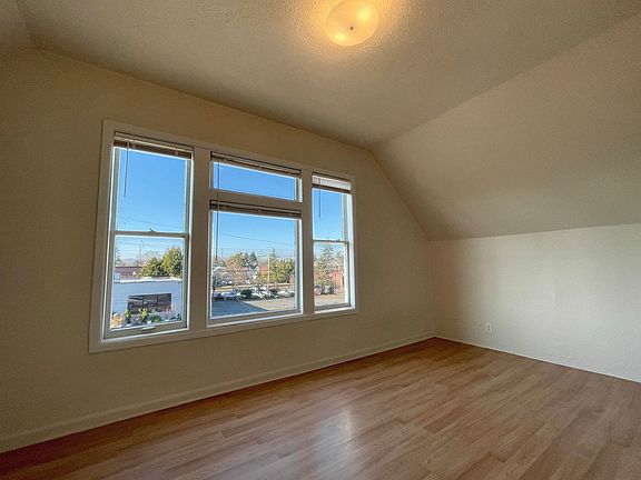 4th image of 5026-5030 NE Grand Ave #5026