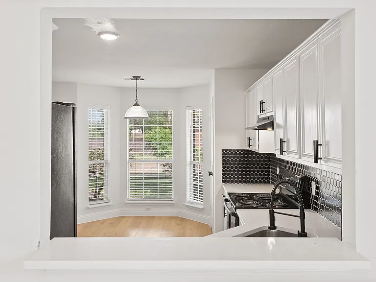 2809 Mitchell Ln — Photo 8