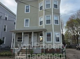 200 Benefit St, Pawtucket, RI