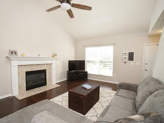 3rd image of 716 Willow Pond Ct