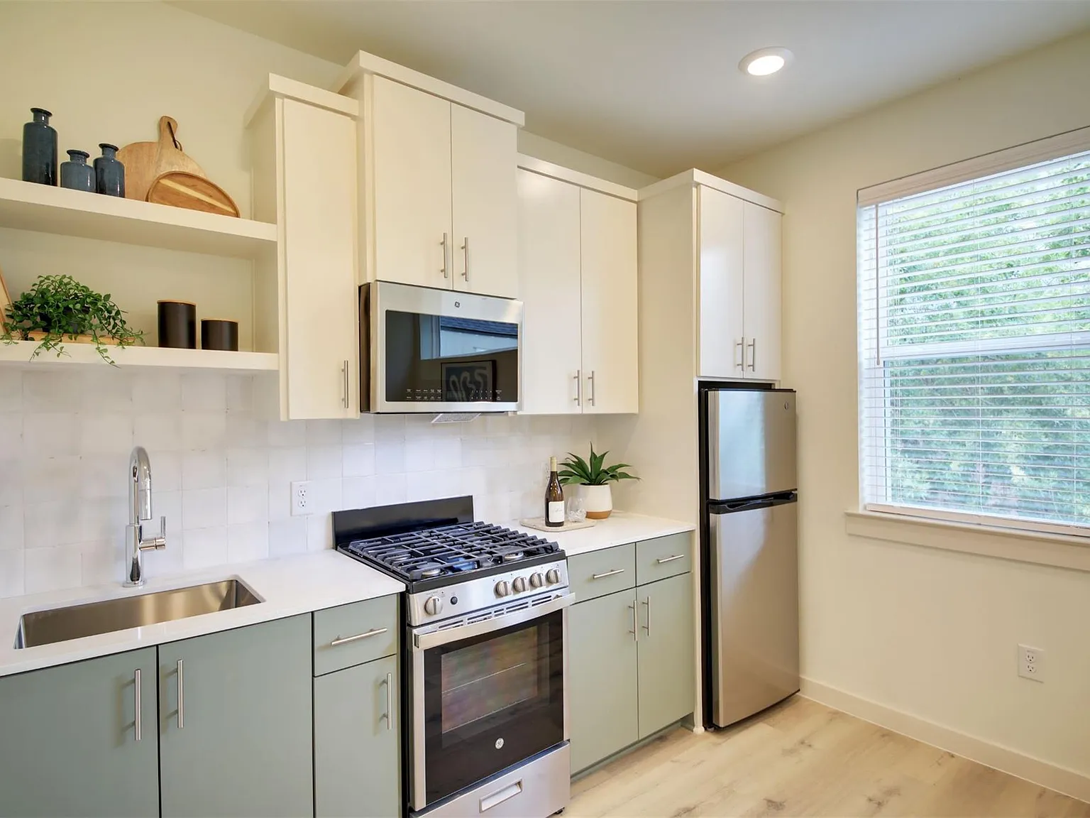 2 bed, 2.5 bath, 927 sqft, $1,950 — Photo 3