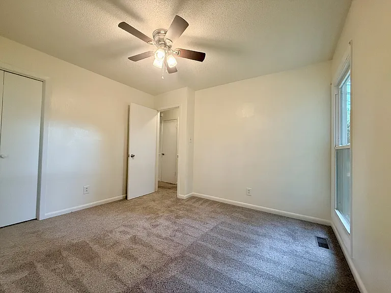 1009 Louisburg Pl — Photo 22