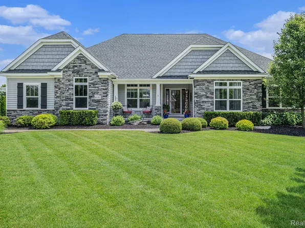 16393 Carrie Ln, Fenton, MI 48430